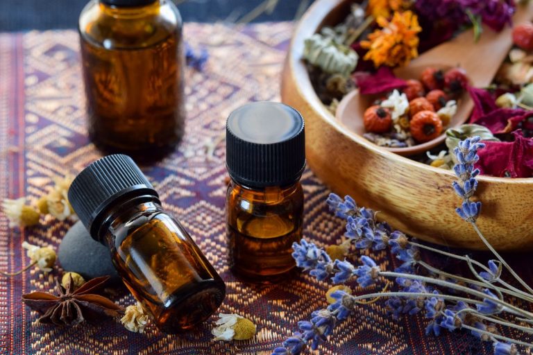 7 Best Essential Oils That Will Get You Some Rest (2024 Updated)