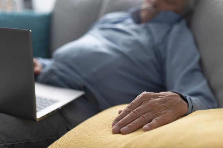 Elderly Falling Asleep While Sitting: What’s The Cause?