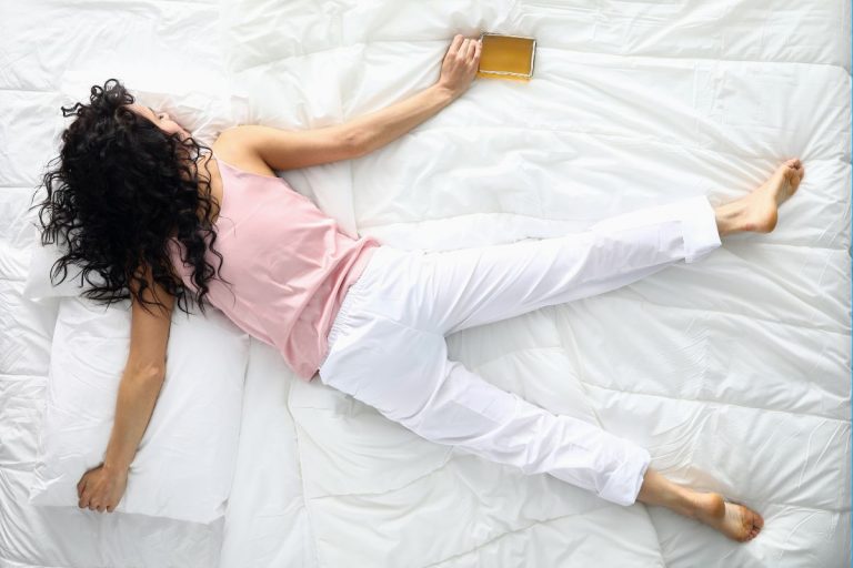 6 Tips To Easily Fall Asleep With An Empty Stomach: Is This Good For Health?