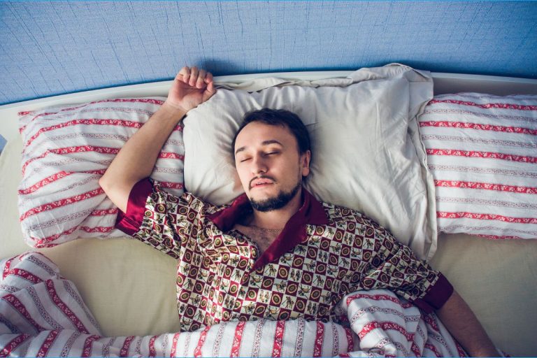 How To Get More Deep Sleep: 17 Useful Tips and Tricks