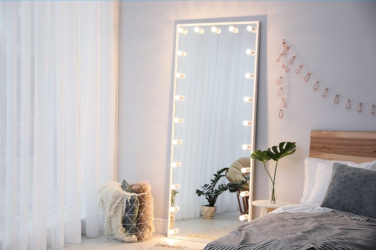 Mirror In The Bedroom? – Yes or No?